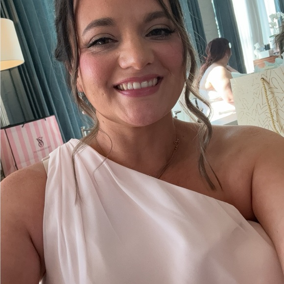 Meet your Posher, Jesselyn - Picture 2 of 2